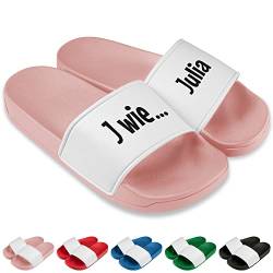 Badelatschen personalisiert „N wie Name“ – Schlappen für Sommer Büro Strand Garten Sauna Slipper Slides Hausschuhe - Geschenk zum Geburtstag Muttertag Vatertag Weihnachten (Gr. 36, Rosa) von True Statements