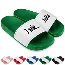 Badelatschen personalisiert „N wie Name“ – Schlappen für Sommer Büro Strand Garten Sauna Slipper Slides Hausschuhe - Geschenk zum Geburtstag Muttertag Vatertag Weihnachten (Gr. 38, Grün) von True Statements