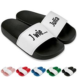 Badelatschen personalisiert „N wie Name“ – Schlappen für Sommer Büro Strand Garten Sauna Slipper Slides Hausschuhe - Geschenk zum Geburtstag Muttertag Vatertag Weihnachten (Gr. 39, Schwarz) von True Statements