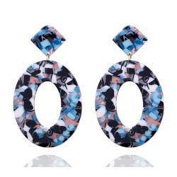 Blaue Hohle Geometrische Acryl-Tropfenohrringe Für Frauen Und Mädchen – Farbenfroher Ovaler Anhänger von UOMSKTY