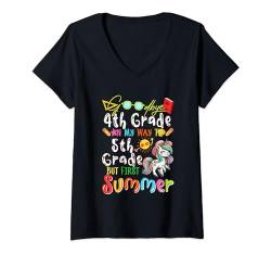 Damen Goodbye 4th Grade On Way To 5th Grade Summer Cute Unicorn T-Shirt mit V-Ausschnitt von Unicorn Graduation Kids Costume