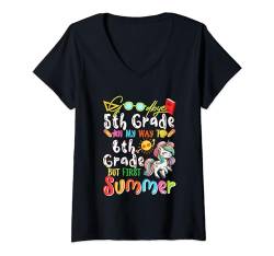 Damen Goodbye 5th Grade On Way To 6th Grade Summer Cute Unicorn T-Shirt mit V-Ausschnitt von Unicorn Graduation Kids Costume
