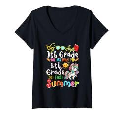 Damen Goodbye 7th Grade On Way To 8th Grade Summer Cute Unicorn T-Shirt mit V-Ausschnitt von Unicorn Graduation Kids Costume