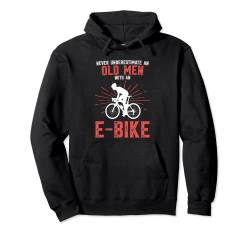 Unterschätze niemals einen alten Mann mit einem E-Bike Pullover Hoodie von Unterschätze niemals einen Mann mit einem E-Bike