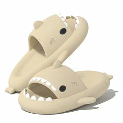 VIYEAR Cloud Shark Slides Slippers, Shark Slippers, Summer SlippersSchnell trocknende Sommerduschsandalen, rutschfeste und weiche, niedliche Cartoon-Hai-Duschhausschuhe Beige 36/37 von VIYEAR