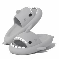 VIYEAR Cloud Shark Slides Slippers, Shark Slippers, Summer SlippersSchnell trocknende Sommerduschsandalen, rutschfeste und weiche, niedliche Cartoon-Hai-Duschhausschuhe grau 44/45 von VIYEAR