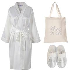 varsany „Bride to Be“ Satin-Bademantel + -Spa-Schlupfschuhe + Tasche Geschenk-Set (3-teilig) elfenbeinfarben von Varsany