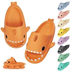 Vertvie Unisex Hai Hausschuhe Damen Badeschuhe Herren Shark Slippers rutschfest Cloud Slides Open Toe Strand Soft Badelatschen Shark Badeschlappen Niedliche Cartoon-Sandalen Sommer(Orange, 40/41) von Vertvie