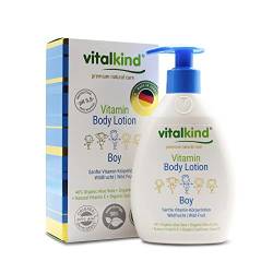 vitalkind Vitamin Body Lotion BOY – premium natural care for Kids. Premium Naturkosmetik für Mädchen von vitalkind. Sanfte Vitamin-Körperlotion für trockene Kinderhaut. von Vitalkind