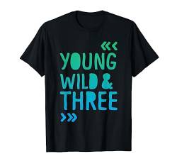 YOUNG WILD AND THREE 3. KINDERGEBURTSTAG DREI JAHRE JUNGE T-Shirt von Wild Birthday