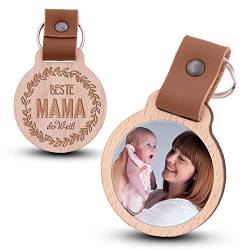 Wogenfels - Schlüsselanhänger aus Holz mit kratzfestem Foto und Gravur Beste Mama der Welt (braunes Lederband) von Wogenfels