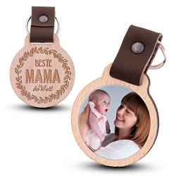 Wogenfels - Schlüsselanhänger aus Holz mit kratzfestem Foto und Gravur Beste Mama der Welt (dunkelbraunes Lederband) von Wogenfels