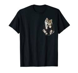 T-Shirt mit Wolf-Motiv, weißer Welpe in kleiner Tasche, Geschenke T-Shirt von Wolf Craze Tees
