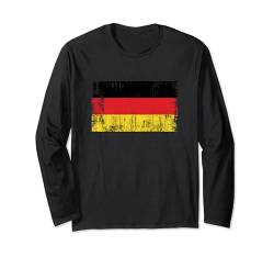 Distressed Deutsch Banner Fan Deutschland Flagge Retro Vintage Langarmshirt von YO!