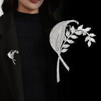 YRIIOMO Brosche Baumblatt-Brosche, elegante Blatt-Stecknadel für Damen, Anzug, -Brustblume, Bekleidungsaccessoire von YRIIOMO