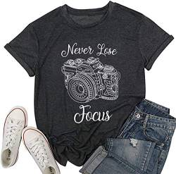 Never Lose Focus Shirt Damen Kamera Grafik Cute O-Neck Kurzarm T-Shirt Top - Schwarz - Groß von YUYUEYUE