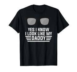 Yes I Know I Look Like My Daddy Baby New Dad Kinder Sohn lustig T-Shirt von Yes I Know I Look Like My Daddy Baby Toddler Dad