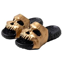 YuanDiann Lustige Totenkopf Slides Herren Damen, Tragbar Rutschfest Leicht Duschschuhe Wolkenschuhe Schlappen Sommer Garten Hausschuhe Badeschuhe Pantoletten Indoor und Outdoor Schwarz + Gold 42-43 EU von YuanDiann