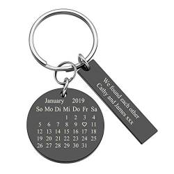 Zysta Personalized Text & Fotogravur - Edelstahl Rund Dog Tag Schlüsselanhänger Rechteckig keychain Schlüsselbund mit Kalender Gravur für Personalisierte Geschenke (Mit Kalender & Text gravur) von Zysta