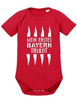 clothinx Mein erstes Bayern Trikot | Lustiges Stadt und Fußballmotiv | Das ist Nachwuchsförderung auf bayrisch | Fußball ist unser Leben Baby-Body aus 100% Bio Baumwolle Rot Gr. 50-56 von clothinx