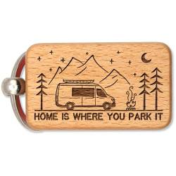 dekloaser24 - Schlüsselanhänger Home Is Where You Park It Bus VanLife Camping Caravan aus Buchenholz mit Wohnmobil und Bäumen - Ideales Accessoire für Camper von dekolaser24