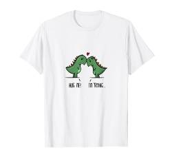 Hug me - I'm trying - Lustiges Dino T-Shirt T-Shirt von funny tees