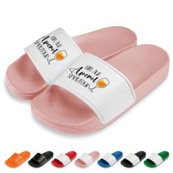 Bin auf Aperol-Spritztour Badelatschen | Slipper | Badeschuhe | Schlappen | Hausschuhe | Pantoletten | Unisex | Urlaub | Malle | JGA | Geschenkidee | Lustige Motive | Rutschfest | Rosa | Größe 37 von glitzertassen-de