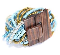 Armband aus Kunstperlen mit Holzverschluß in mediterranem Blau und Bronze von loveyourdiamonds