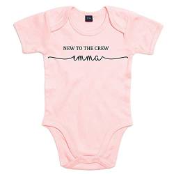 mamir home Babybody zur Geburt, Geschenk personalisiert Name - new to the crew - Baby Body Newborn (rosa, 3-6 Monate) von mamir home