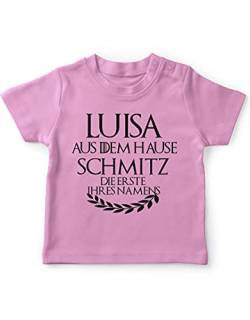 miKalino Baby/Kinder T-Shirt mit Spruch für Jungen Mädchen Unisex Kurzarm Individueller Name 'aus dem Hause ... | handbedruckt in Deutschland | Handmade with Love, Farbe:rosa, Grösse:56-62 von miKalino