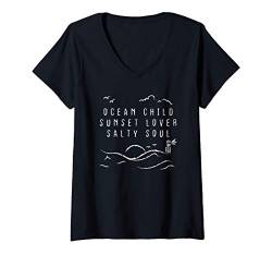 Damen Ocean Child. Sunset Lover. Salty Soul. Meer Liebe Heimat Fun T-Shirt mit V-Ausschnitt von mr.goodshirts