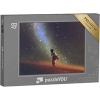 puzzleYOU Puzzle Ein junger Mann blickt in den Nachthimmel, 48 Puzzleteile, puzzleYOU-Kollektionen Astronomie von puzzleYOU