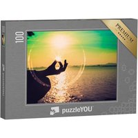 puzzleYOU Puzzle Hand der Frau meditiert in einer Yoga-Pose, 100 Puzzleteile, puzzleYOU-Kollektionen Menschen, Entspannung von puzzleYOU