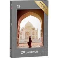 puzzleYOU Puzzle Indische Frau in rotem Sari im Taj Mahal, Indien, 48 Puzzleteile, puzzleYOU-Kollektionen Indien von puzzleYOU