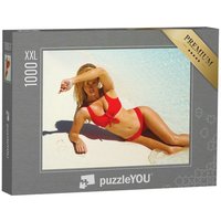 puzzleYOU Puzzle Junge Frau im Bikini am Sandstrand, 1000 Puzzleteile, puzzleYOU-Kollektionen Erotik von puzzleYOU