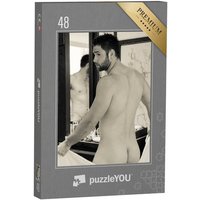 puzzleYOU Puzzle Nackter Mann nach der Dusche im Hotelzimmer, 48 Puzzleteile, puzzleYOU-Kollektionen Erotik von puzzleYOU