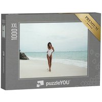 puzzleYOU Puzzle Sexy Model im weißen Badeanzug am Strand, 1000 Puzzleteile, puzzleYOU-Kollektionen Erotik von puzzleYOU