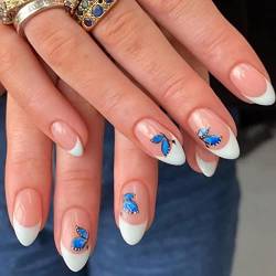 RUNRAYAY Blaue Schmetterlings-Acryl-Fack-Nägel kurz mit französischen Spitzen, Press-on-Nägel für Frauen und Mädchen, nackte Nägel Press-on-Full-Cover-Nägel-Spitzen für Festival-Salon-Nägel von runrayay