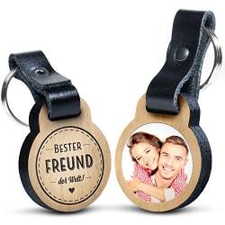 Premium „Bester Freund der Welt“ - Foto-Schlüsselanhänger aus Eichenholz mit Gravur und kratzfestem Foto in Farbe - personalisierte Geschenkidee für Muttertag, Vatertag von schenkYOU