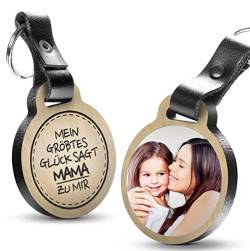 Premium „Mein größtes Glück sagt Mama zu mir“ - Foto-Schlüsselanhänger aus Eichenholz mit dunklem Echtleder und Gravur - personalisierte Geschenkidee für Muttertag, Vatertag von schenkYOU
