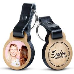 Premium „Seelenschwester“ - Foto-Schlüsselanhänger aus Eichenholz mit Gravur und kratzfestem Foto in Farbe - personalisierte Geschenkidee für Muttertag, Vatertag von schenkYOU