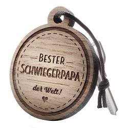 schenkYOU Premium Schlüsselanhänger aus Nussbaumholz vorgraviert - personalisierte Geschenkidee für Muttertag, Vatertag - Gravur „Bester Schwiegerpapa!„ von schenkYOU