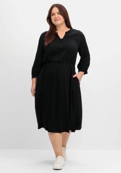 Große Größen: Tailliertes Kleid mit Taschen, in Strukturqualität, schwarz, Gr.46 von sheego