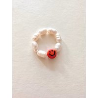 suebidou Fingerring Damen Ring Smiley Perlen Ring aus Süßwasserperlen verschied.Farben, Süßwasserperlen und Smiley Stein von suebidou