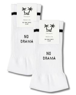 vacayto 2 Paar Statement Socken mit Spruch No Drama für Damen & Herren in weiß von vacayto