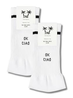 vacayto 2 Paar Statement Socken mit Spruch Ok Ciao für Damen & Herren in weiß von vacayto